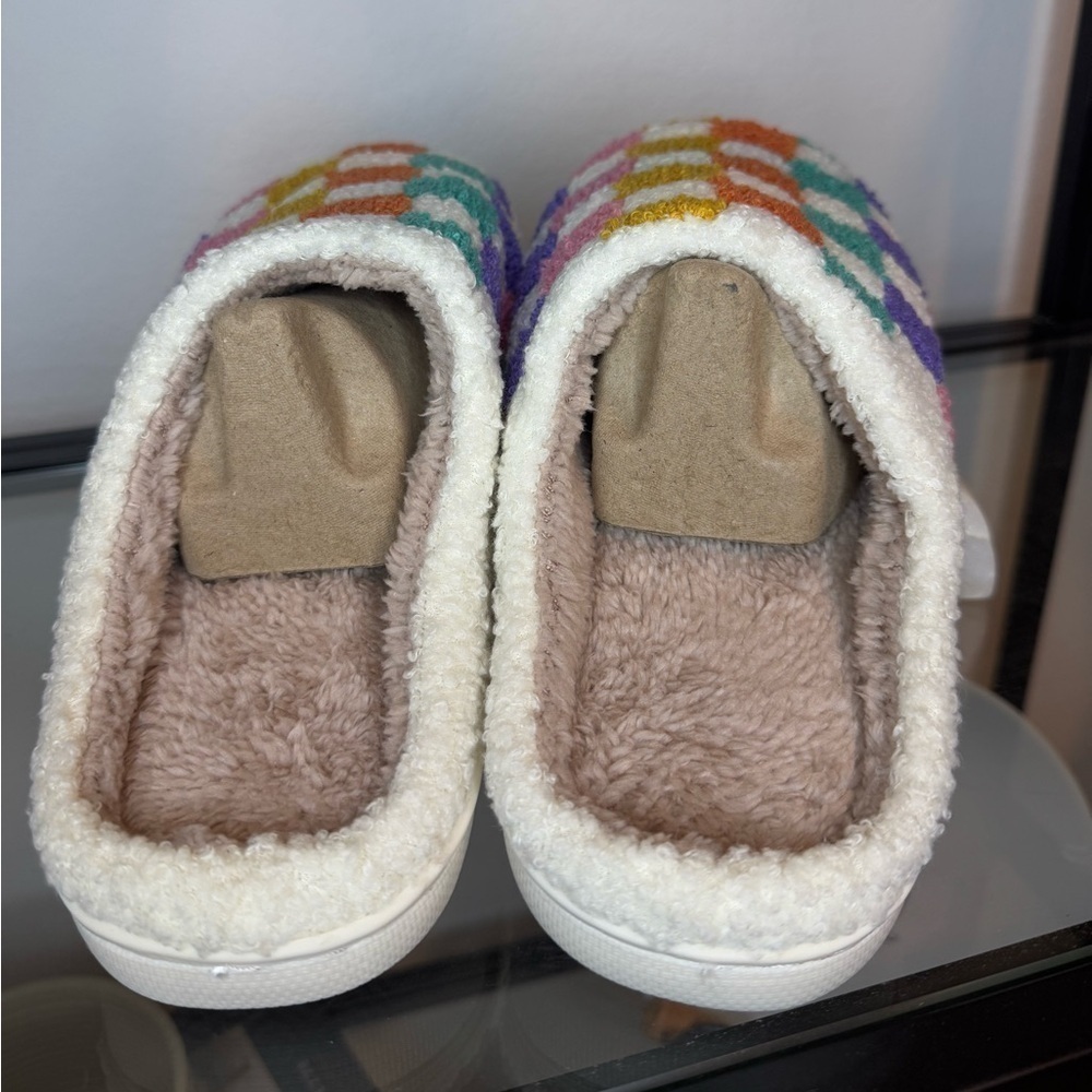 NWT Vibrant Colorful Rainbow Checkered Fuzzy Slippers Women's Size: 8-9 - Picture 5 of 5